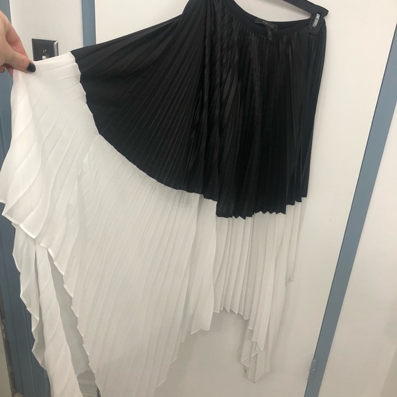 BCBG MaxAzria asymmetric skirt xs-s - Picture 7 of 7